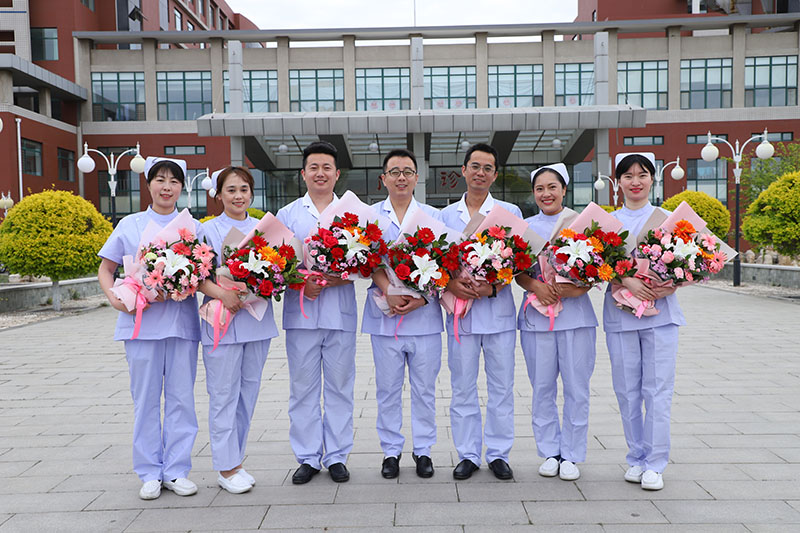 康寧醫院首批七名  合同制護士榮獲同工同酬福利待遇